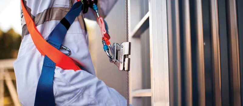 Ladder Cable Fall Arrest with Vertical Fixed Ladder